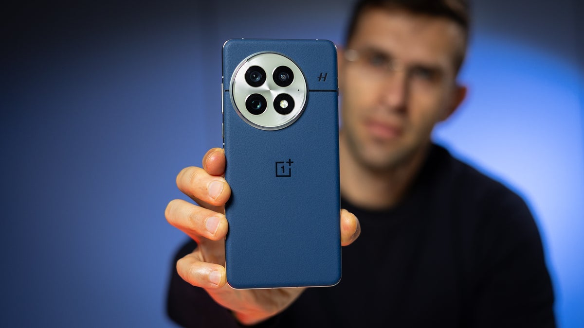 La mise à niveau de la batterie de OnePlus 15 semble massive, et vous voudrez savoir pourquoi il n'est pas encore plus grand