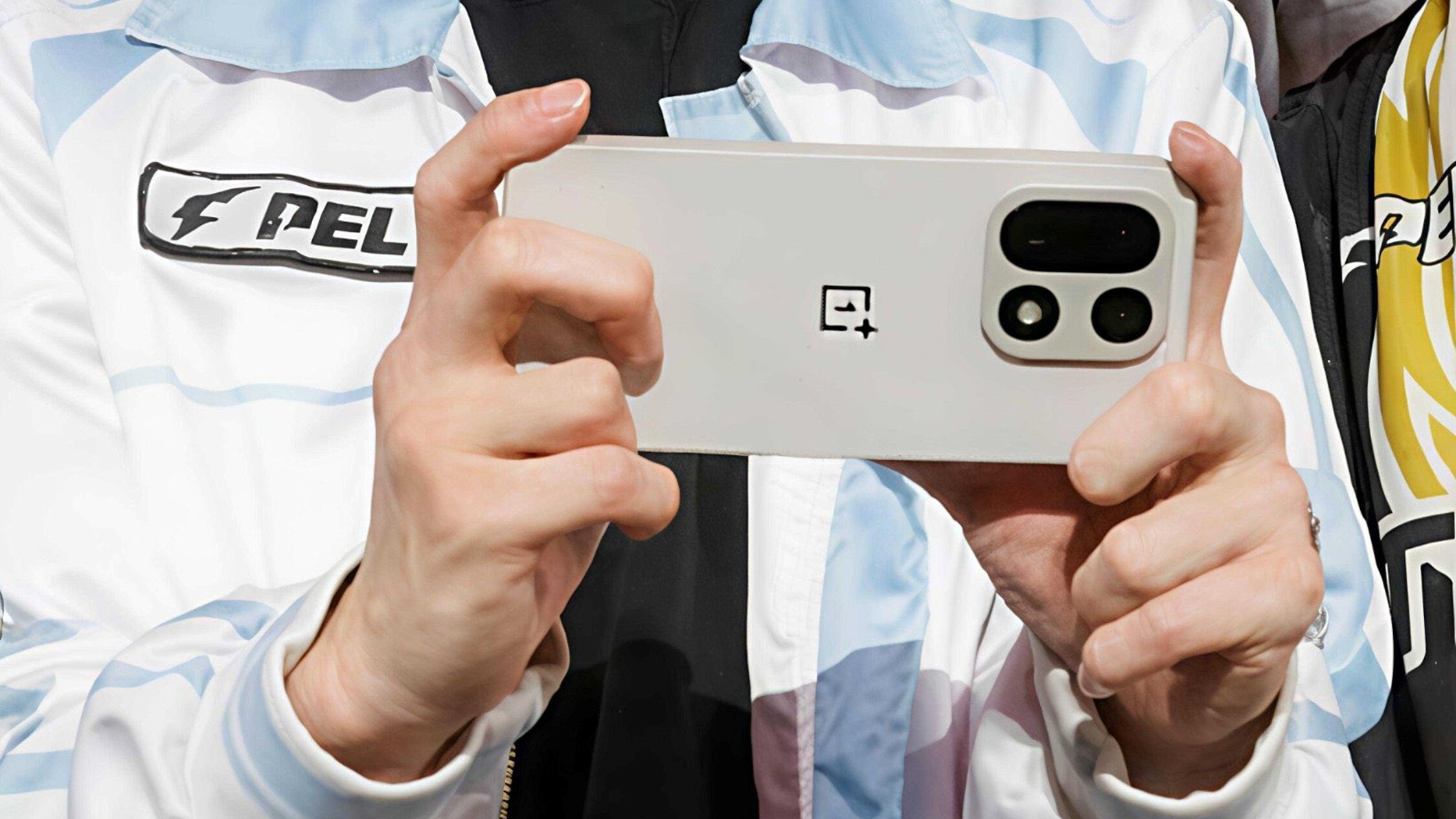 Un examen OnePlus 15 est sorti avant même le lancement officiel du téléphone