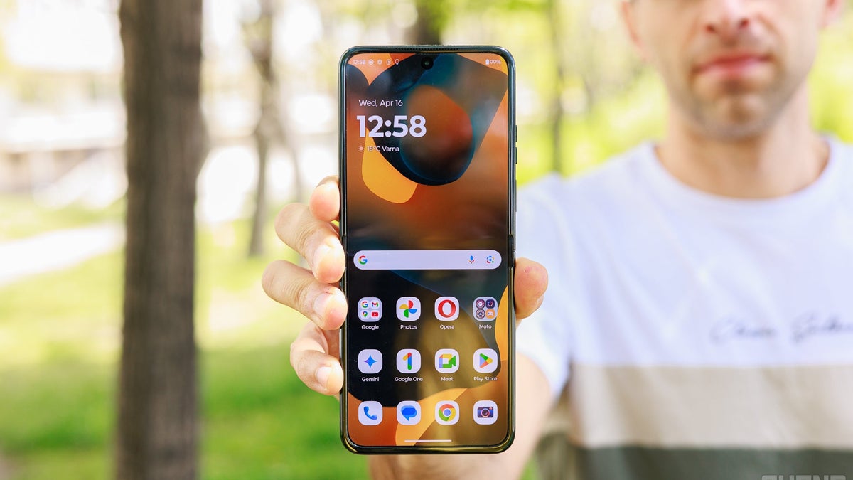 Le 1 To Razr Ultra (2025) est tout simplement trop facile à recommander jusqu'à 600 $ de rabais