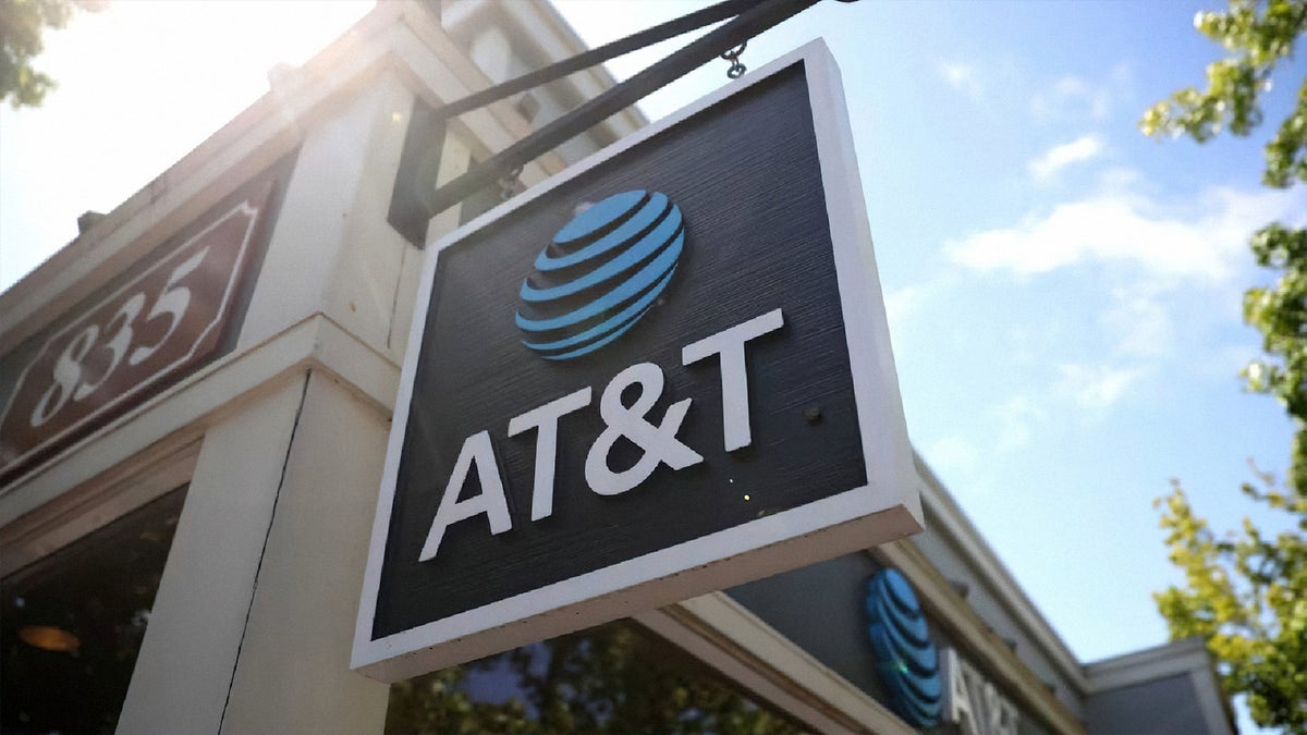 AT&amp;T veut que vous alliez tout et propose des mises à niveau d'iPhone gratuites pendant trois ans si vous faites le pari