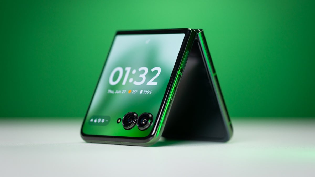 L'étonnante centrale Razr+ (2024) de Motorola est un achat incontournable en 2025 avec une énorme réduction de 400 $
